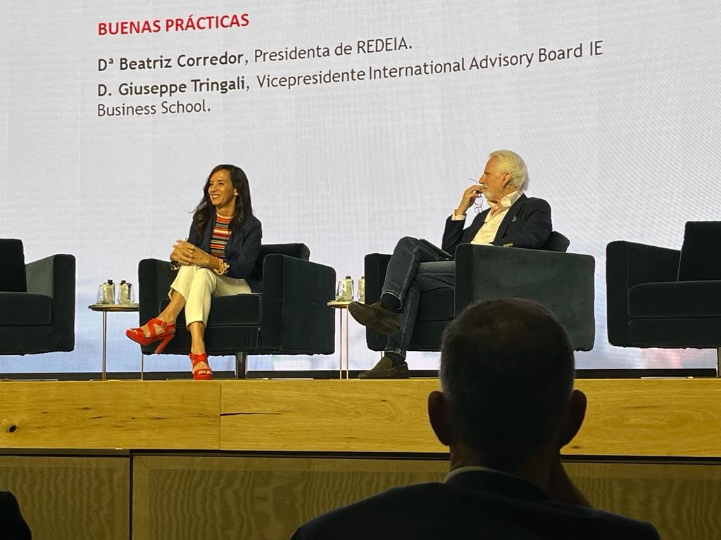 Un placer haber compartido con <a href="/tripgiu5/">Giuseppe Tringali</a> reflexiones sobre modelos de gestión más transversales y flexibles y menos jerárquicos, sobre qué es “liderazgo femenino” y sobre cómo potenciar en las niñas la vocación STEM.
Gracias <a href="/womenceo_es/">womenceo_es</a> <a href="/diligent_DACH/">Diligent D-A-CH</a> y #emisoresespañoles