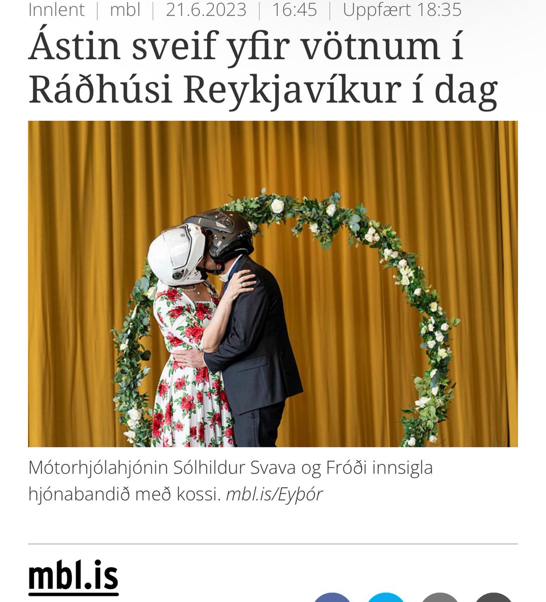 Óska brúðhjónum til hamingju! 💍❤️ Forsætisnefnd (sem ég sit í) samþykkti nýlega reglur um hjónavígslur í Ráðhúsi Reykjavíkur - dásamlegt að fólk geti látið drauminn um að giftast í Ráðhúsinu rætast og virkilega skemmtilegt að sjá að húsið nýtist á fjölbreyttari hátt.