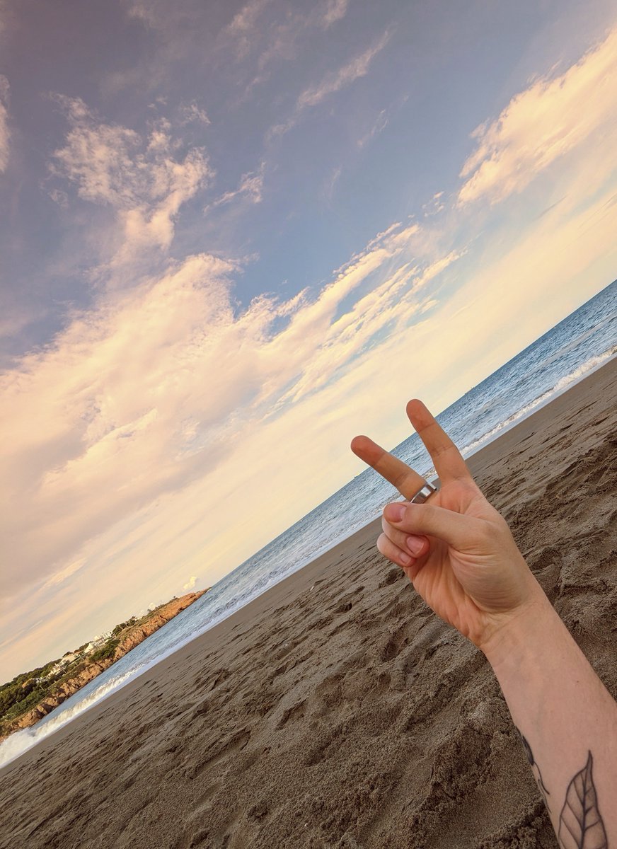 tempted to give up my life in Berlin and just stay here, eating oysters at the beach every day