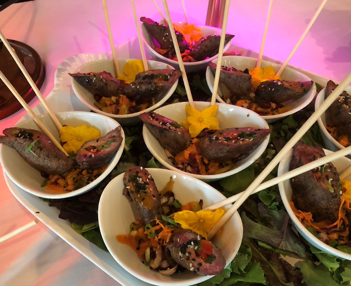 BerkeleyHall_SC's tweet image. Winning Chefs Fred &amp;amp; Tia turned up the heat at BHC’s Chef vs Chef competition! Incredible Beef Negimaki, Mini Tuna Poke, and Beet &amp;amp; Radicchio Mocktails earned their Winners status! #gourmet #chef #BerkeleyExperience