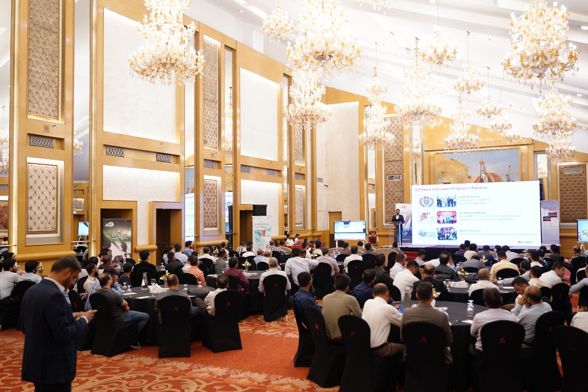 Muhamma05423478's tweet image. #AwanDistribution and #Huawei recently organized the highly successful #ideahubS2 End Customer Event in Karachi!

#awandistribution #Huaweii #ideahub #karachi #technology #innovation #collaboration #networking #opportunities