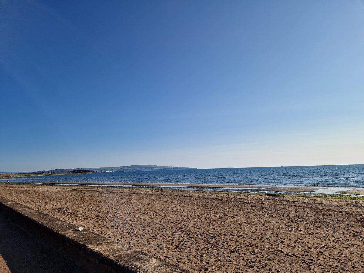 AmberH0709's tweet photo. What a stunning evening.. so lucky to live close to the beach for an evening stroll to take time to relax after a busy time. 😎 #lifeisgood #WorkLifeBalance https://t.co/duHE6KXVLr