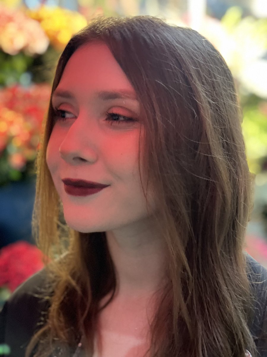 килри 🍰 on Twitter: "Ой кстати меня тут так красиво сфоткали под светом ...