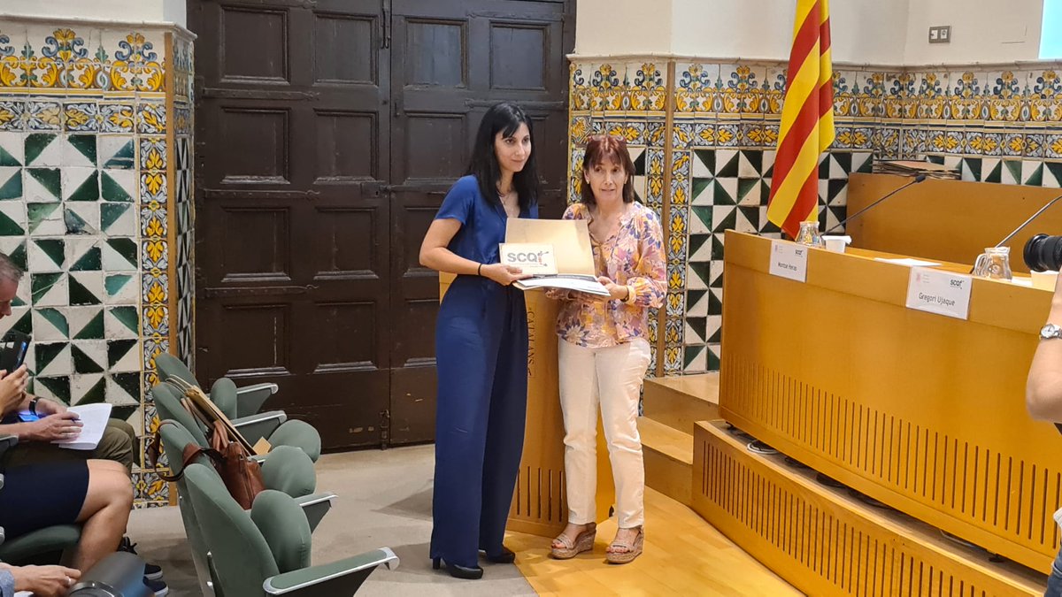 #iqccproud Attending the ceremony of Premis de la Societat Catalana de #Química @scq_iec @silviaosu receives the Emerging Scientific Talent 2023 award. Congratulations Sílvia! Well deserved!!! @UdGRecerca @gentudg @TCBioSys