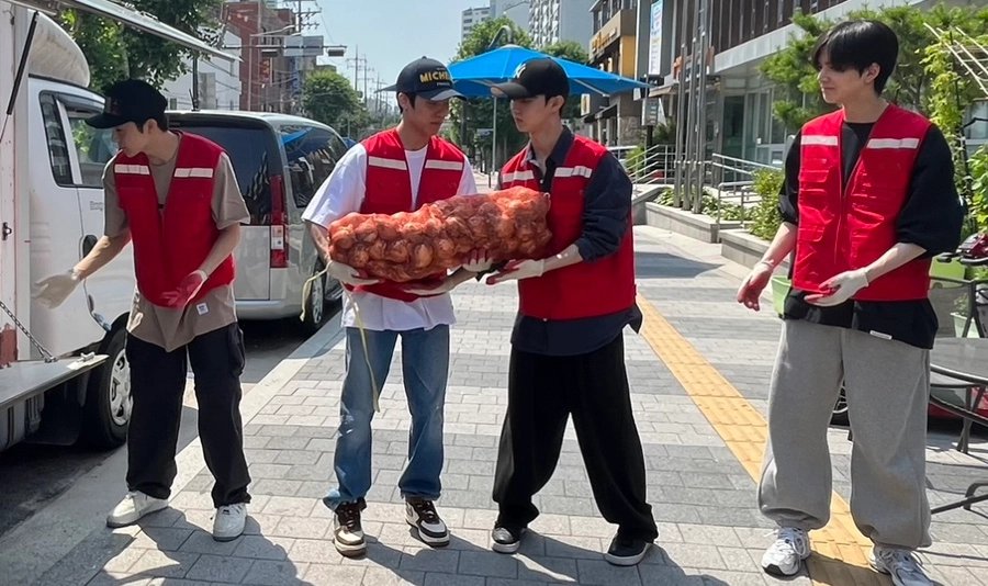 now_o2n's tweet photo. 제이콥 영훈 현재 큐
19일에 봉사하러 갔었다는데요?!
https://t.co/8tiSFeQwul https://t.co/gUPIvQN1eG