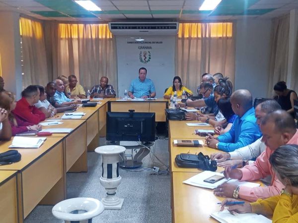 El ministro cubano de #SaludPública, José Ángel Portal Miranda, se encuentra hoy en la #ProvinciaGranma.
#FuerzaCuba