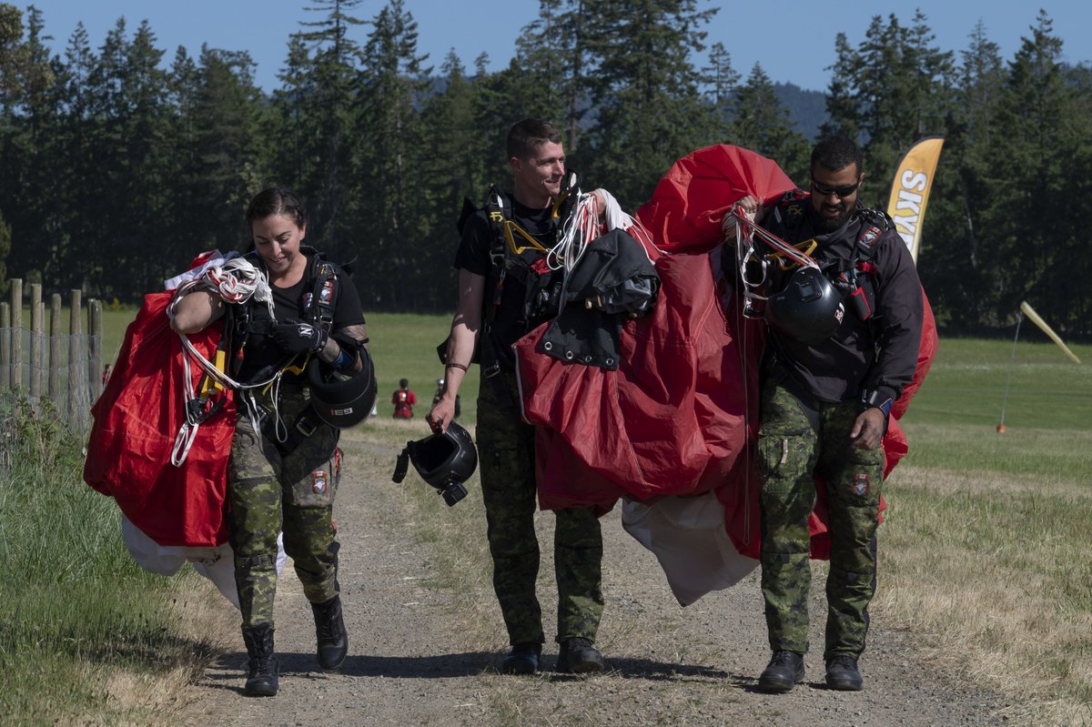 CanadianArmy tweet picture