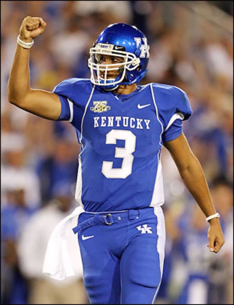 Andre Woodson was leading the 2007 Heisman race after beating (future) National Champs LSU & was the Projected #1 NFL Draft Pick on every major site

Finished with:

🔹 3,709 Passing Yds
🔹 40 Passing TDs
🔹 63.1% Completions

The season collapse wasn’t his fault

Heisman Numbers