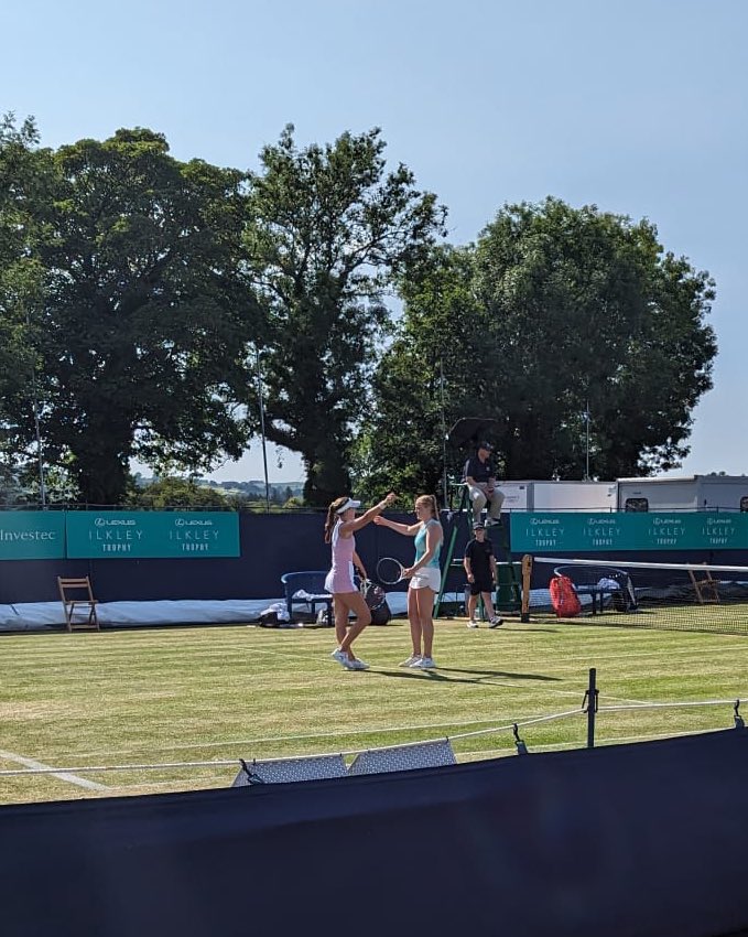 Into the Ilkely 100k doubles semi finals 👀🌱

@HollyRLH and Maddie Brooks have now beaten two pairs ranked above them and will play their semi finals tomorrow🔥 

#TeamBath #ProTeam