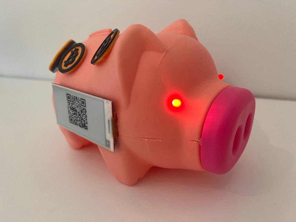 LightningPiggy's tweet image. Welcome our second piggy to hit the market and our first Danish Bacon 🇩🇰🥓

Expertly built by @JakobFN for his son to save in sats.

Kudos to @arcbtc and @blackcoffeebtc for their help to make this happen 🙌

#LightningPiggy with laser eyes is lit!