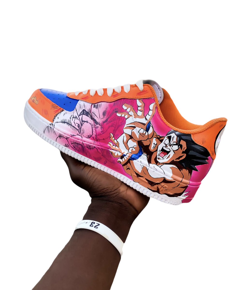 gabs_abens's tweet photo. Goku va vegeta full custom 
@custommysneaker 
@sneakart 
#Sneakers 
#airforce1 
#DragonBallZ 
#goku https://t.co/Zjwr9A5EJb