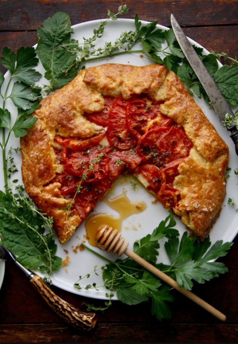LynnKrizic's tweet photo. Tomato Crostata w/ Honey Thyme Glaze. Recipe on https://t.co/tSgjOuisV6 #summer #appetizer #tomato #vegetarian #FoodieBeauty #todayfood #googlefood #foodlover https://t.co/daH0lkNcgO