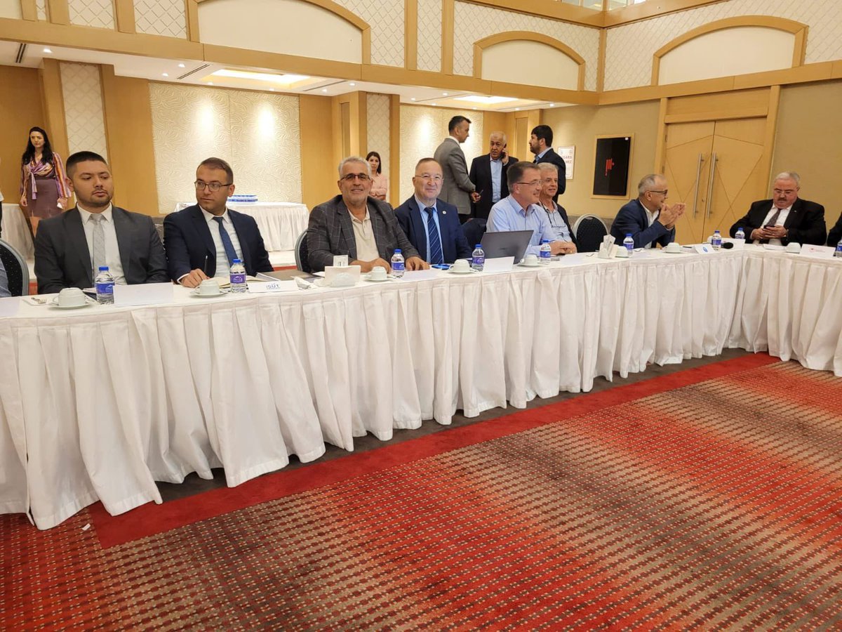 karsutbir's tweet photo. Ulusal Süt Konseyinin ev sahipliği yaptığı Tarım ve Orman Bakanlığımızın Süt Sektör Değerlendirme Toplantısına Konya DSYB Başkanı Edip Yıldız, Karapınar Süt Üreticileri Birliği Başkanımız Mehmet TARTAN, Genel Başkanlarımız ve Birlik Başkanlarımız katılım sağladı. https://t.co/cTy1YoL3eC