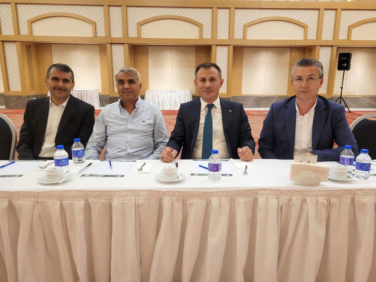 Ulusal Süt Konseyinin ev sahipliği yaptığı Tarım ve Orman Bakanlığımızın Süt Sektör Değerlendirme Toplantısına Konya DSYB Başkanı Edip Yıldız, Karapınar Süt Üreticileri Birliği Başkanımız Mehmet TARTAN, Genel Başkanlarımız ve Birlik Başkanlarımız katılım sağladı.