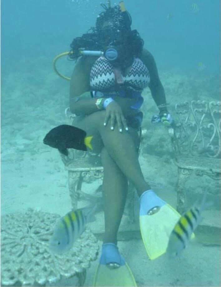 Gapohlrossi's tweet photo. Yo esperando que la billetera del millonario empiece a flotar: https://t.co/BbTFaAEGYE