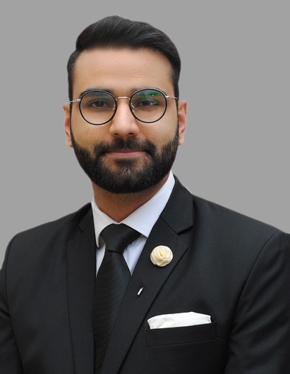Hello #MedTwitter 
I’m Shahzeb Saeed, International Medical Graduate from Pakistan 🇵🇰.
Excited to apply for #InternalMedicine for #Match2024.
Thrilled to connect with fellow colleagues and mentors.

@StoriesImg @ImgJourney @Inside_TheMatch @IMG_Advocate