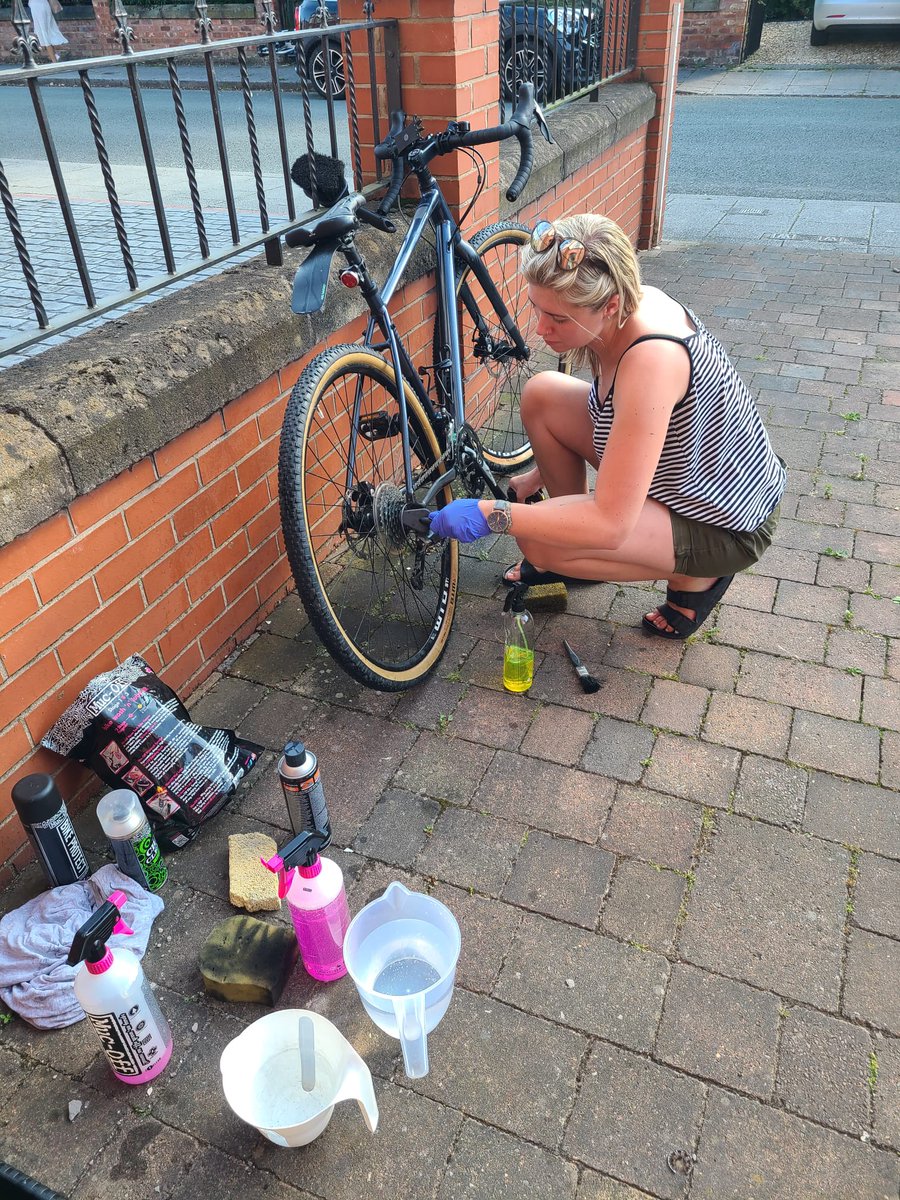 _ELLIE_JONES_x's tweet photo. Tonight's mindfulness activity ⚡🐕💚🌅 #missionsummer #edi #fitness #health https://t.co/n46JqA7uCW