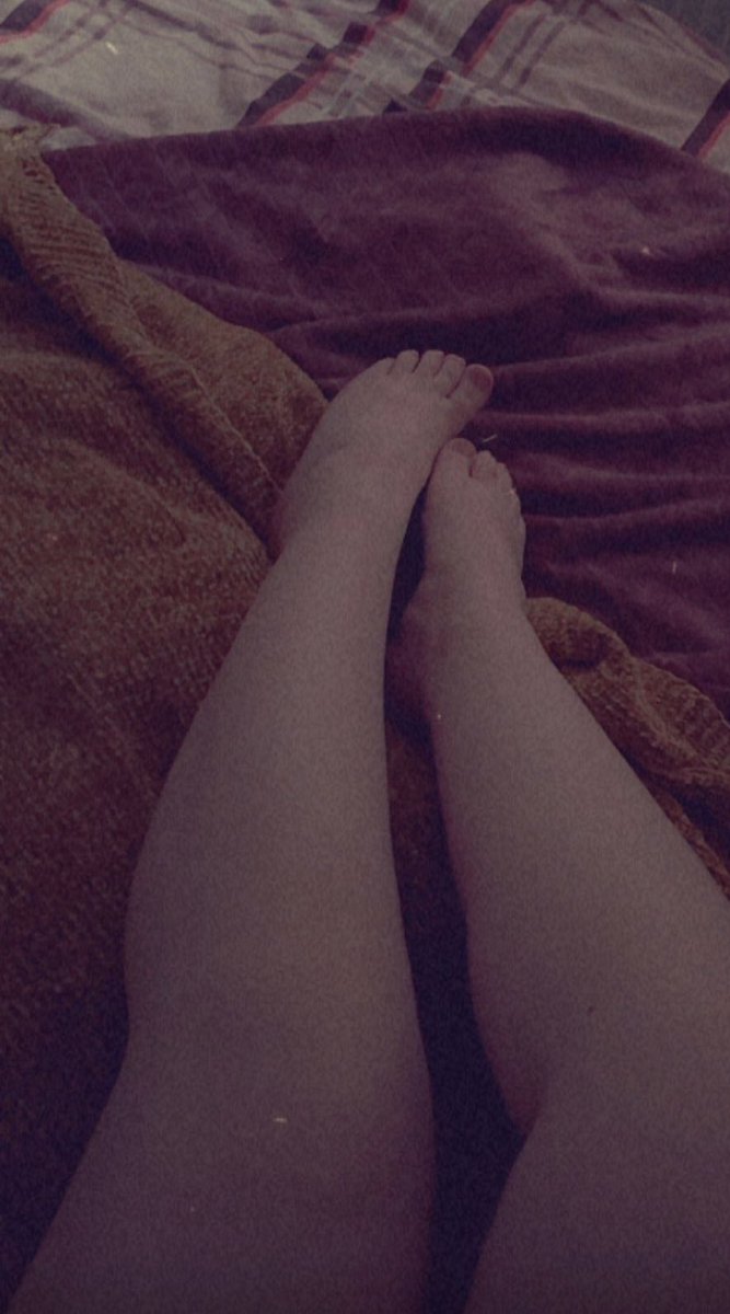Belliselli's tweet photo. #feet_lover #feetcontent #feetfethish 👣👣💵💵💵👅 https://t.co/eJUSRrvzfr