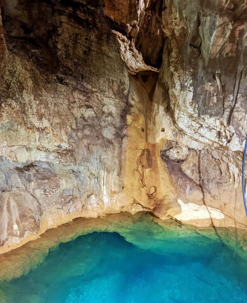 Le Grotte di #Collepardo sono un affascinante spettacolo della natura in #Ciociaria con un carsismo sviluppato frutto di complessi fenomeni geologici che hanno modificato il territorio nell’arco di milioni di anni

📸 Ig stravanaig

#VisitLazio #LazioIsMe #LazioEternaScoperta