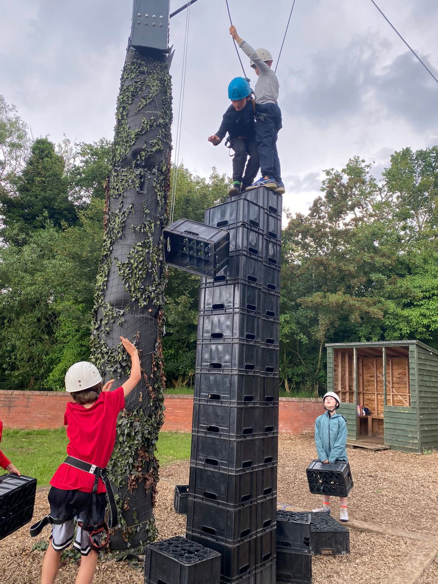 EHGoldenEagle's tweet photo. Some epic crashes for #EagleHouseYear5 during crate stack today. 
#EagleHouseGoldenEagle https://t.co/LAGVl5vUZb
