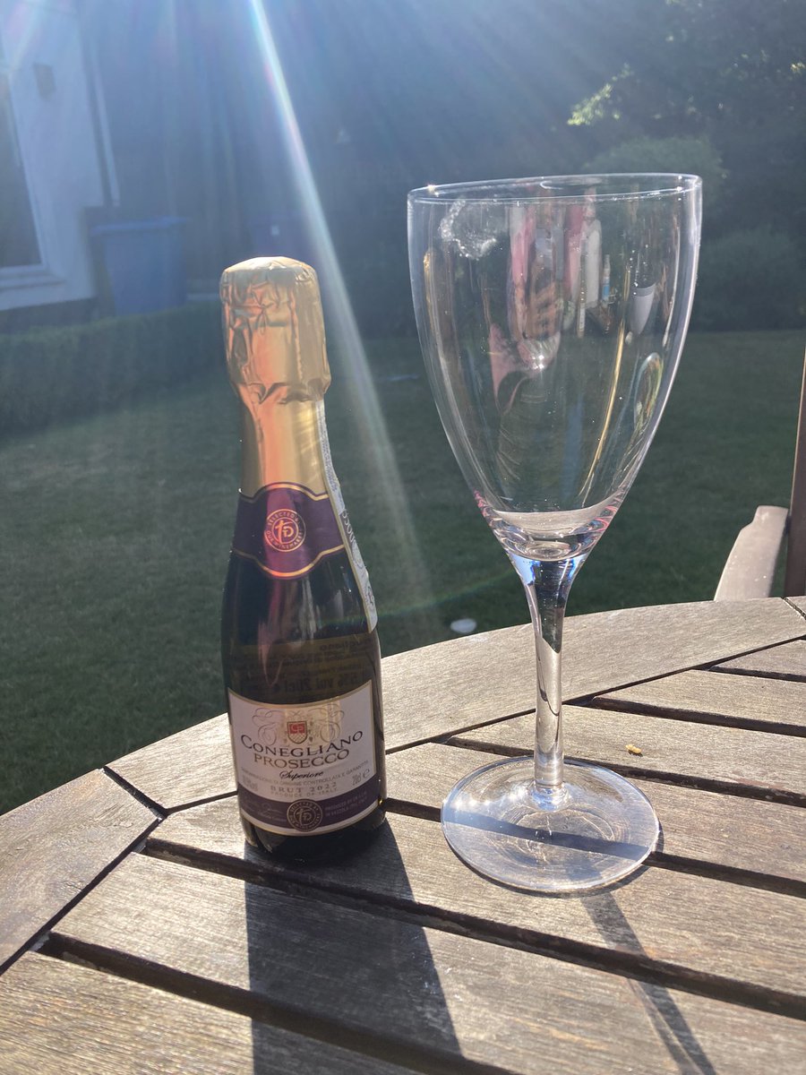 Vicky Komrower/Price. now vickyprice@bsky.social tweet media