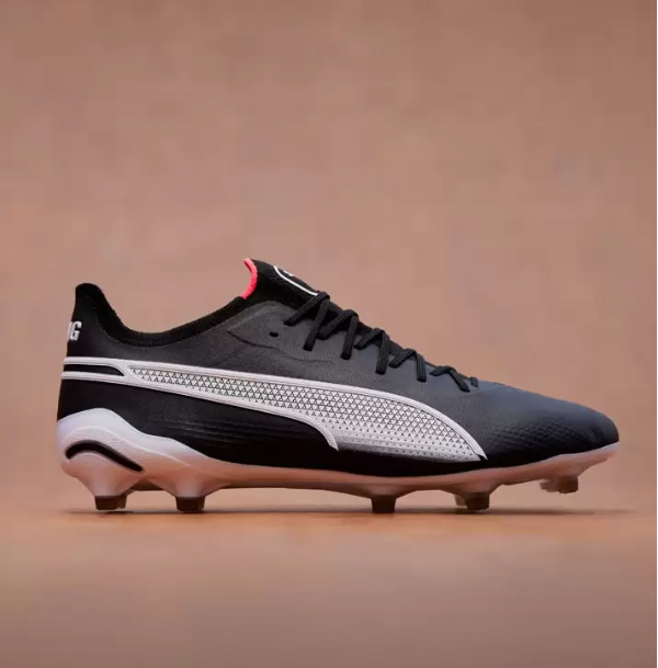 FutboleraAlma's tweet photo. ⚽️ Puma lanzó "The King Ultimate". ¿Qué te parecen? https://t.co/hKz7jO6sxn
