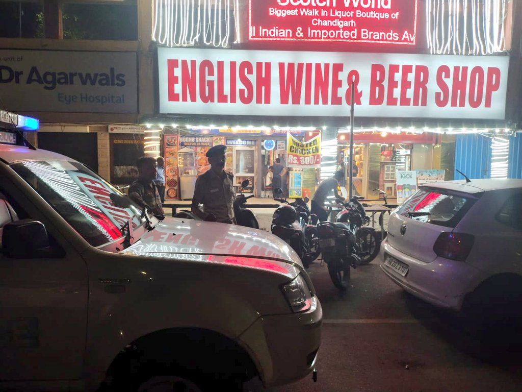 Intensive patrolling is being done by #ChandigarhPolice at liquor vends to curb drinking of liquor in public places, to take action against violators and to prevent untoward incidents at liquor vends
#ActionAgainstCrime
#ActionAgainstViolators
#WeCareForYou