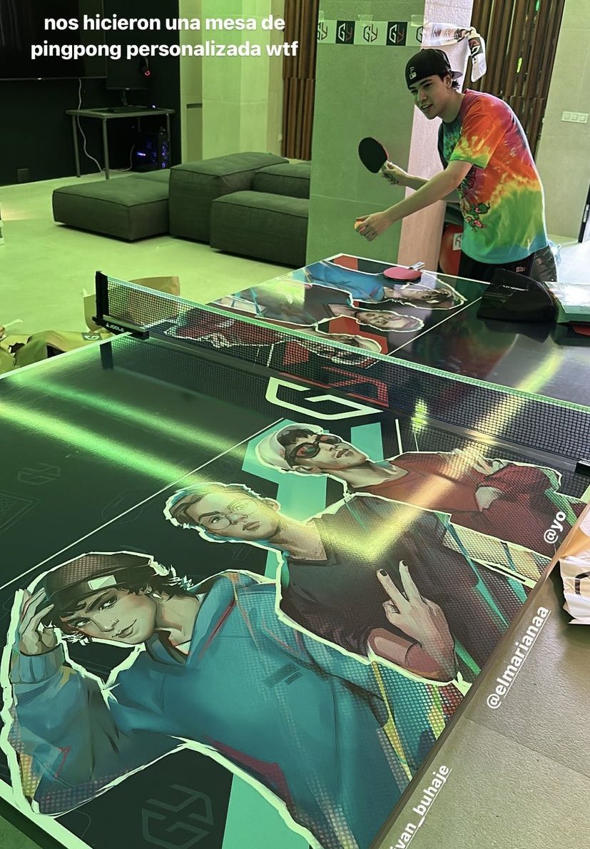 soymarchi's tweet photo. la pija la mansion y los set up y bla bla, una mesa de ping pong era lo único que necesitaba spreen para ser feliz https://t.co/KJivn79h4G