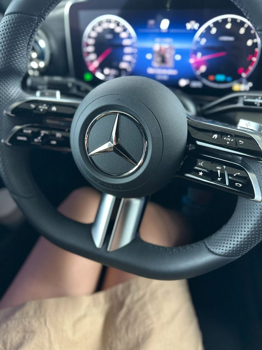 Ying5685's tweet photo. Do you want to go for a ride with me, this time is boring  #entertainment #MercedesBenz #lifestyleclub https://t.co/rhrQ4FVJsr