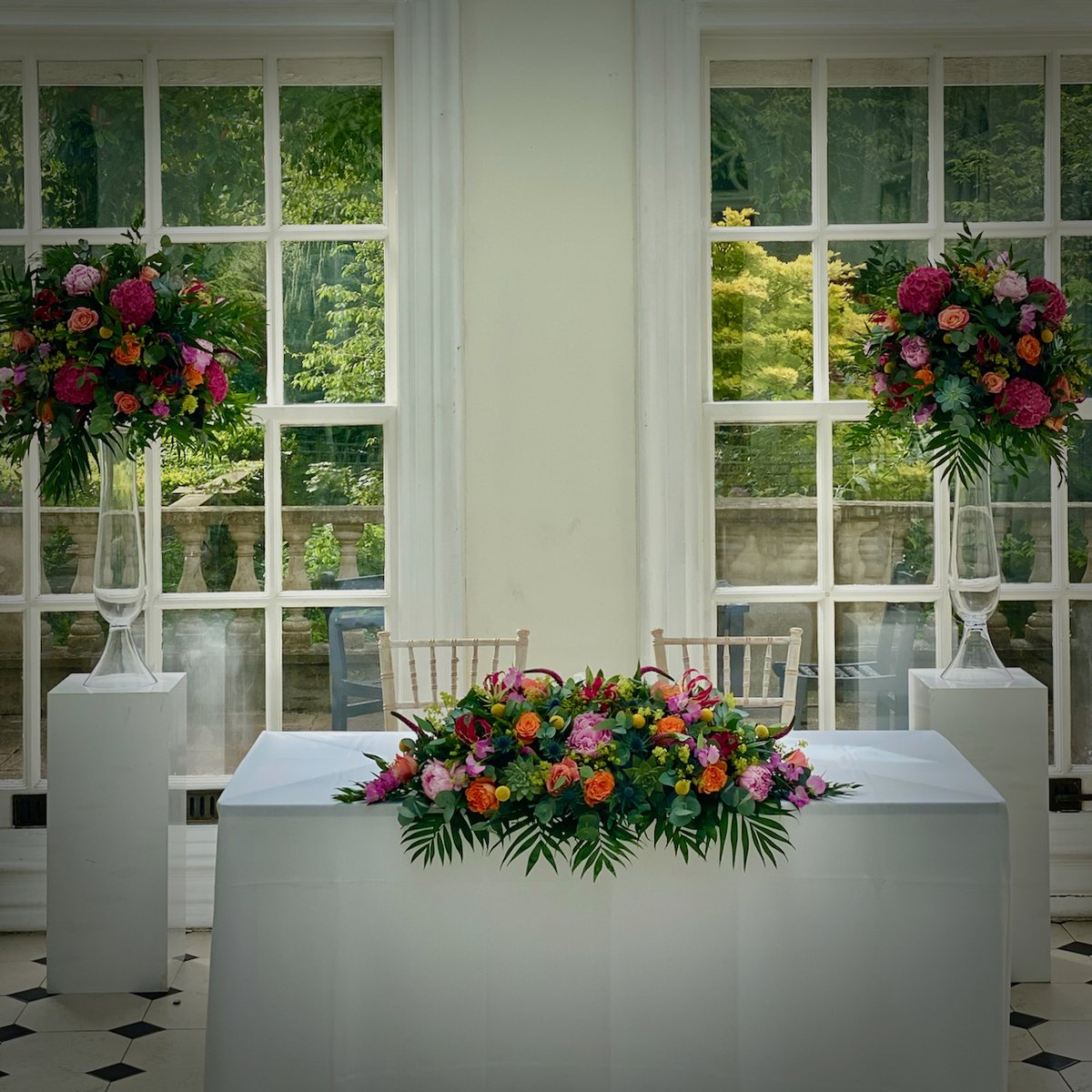 All ready for an intimate ceremony in the stunning orangery at Hunton Park Hotel ❤️
#HuntonParkHotel #WeddingCeremony #CeremonyFlowers #WeddingFlowers #WeddingFlorist #WeddingDayMemories #Hertfordshire #HemelHempstead #MaplesFlowers