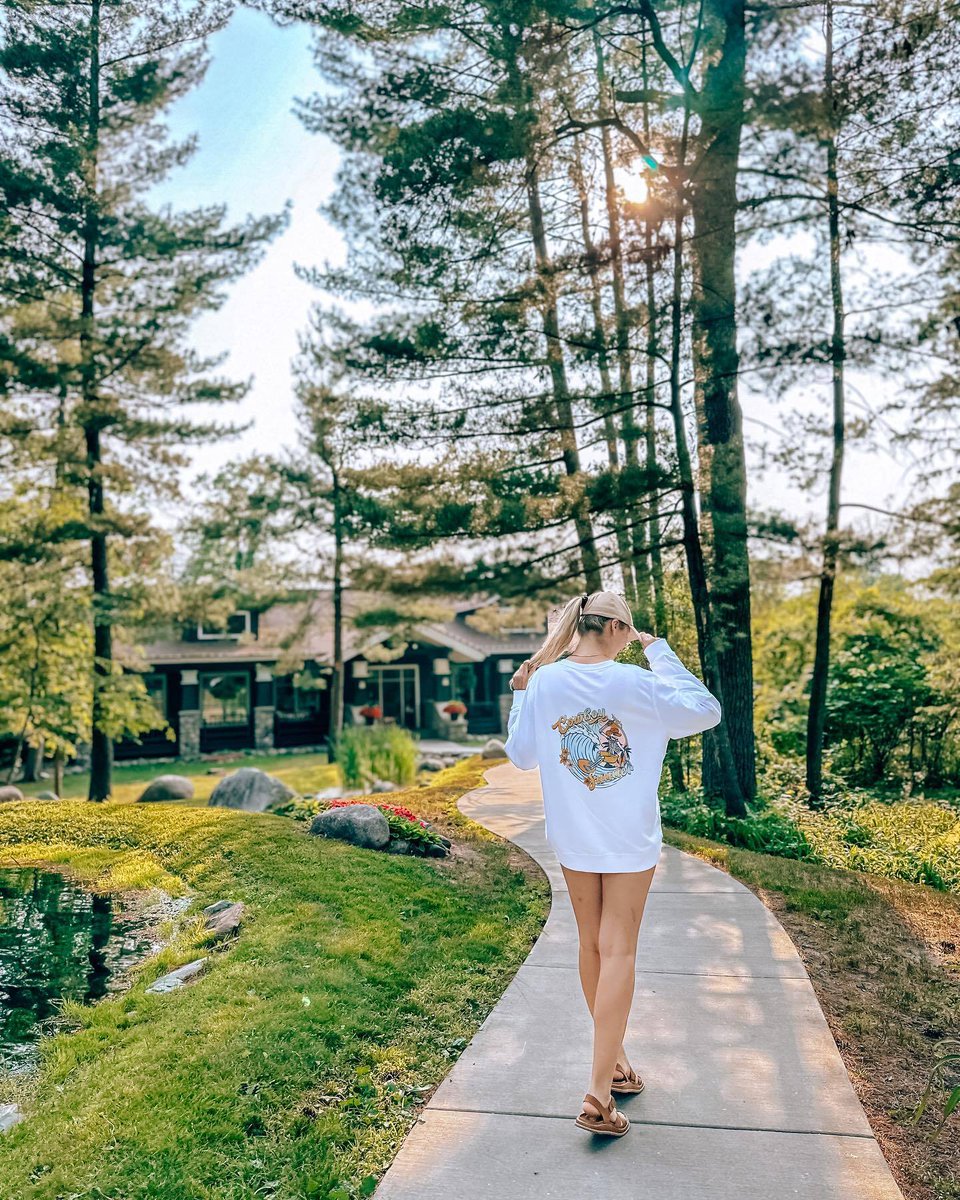 everyavenuelife's tweet image. This album is titled “UPNORT” (comment if you are from MN and you get it)
all sweatshirts and tees by @melodylaneshop 
.
.
.
.
#minnesota #upnorth #minnesotastyle #minnesotalife #minnesotaexposure #brainerd