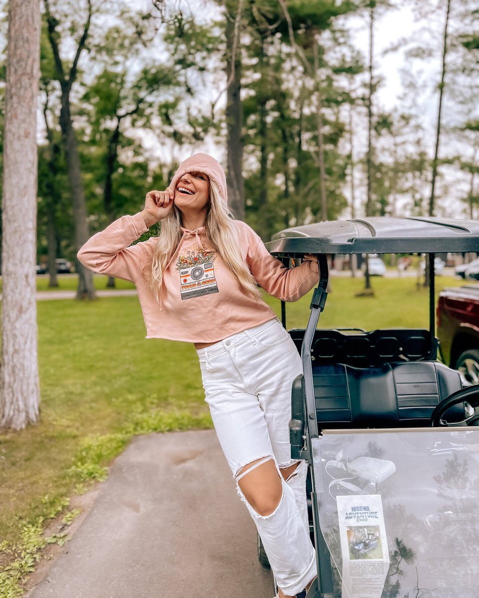 everyavenuelife's tweet image. This album is titled “UPNORT” (comment if you are from MN and you get it)
all sweatshirts and tees by @melodylaneshop 
.
.
.
.
#minnesota #upnorth #minnesotastyle #minnesotalife #minnesotaexposure #brainerd