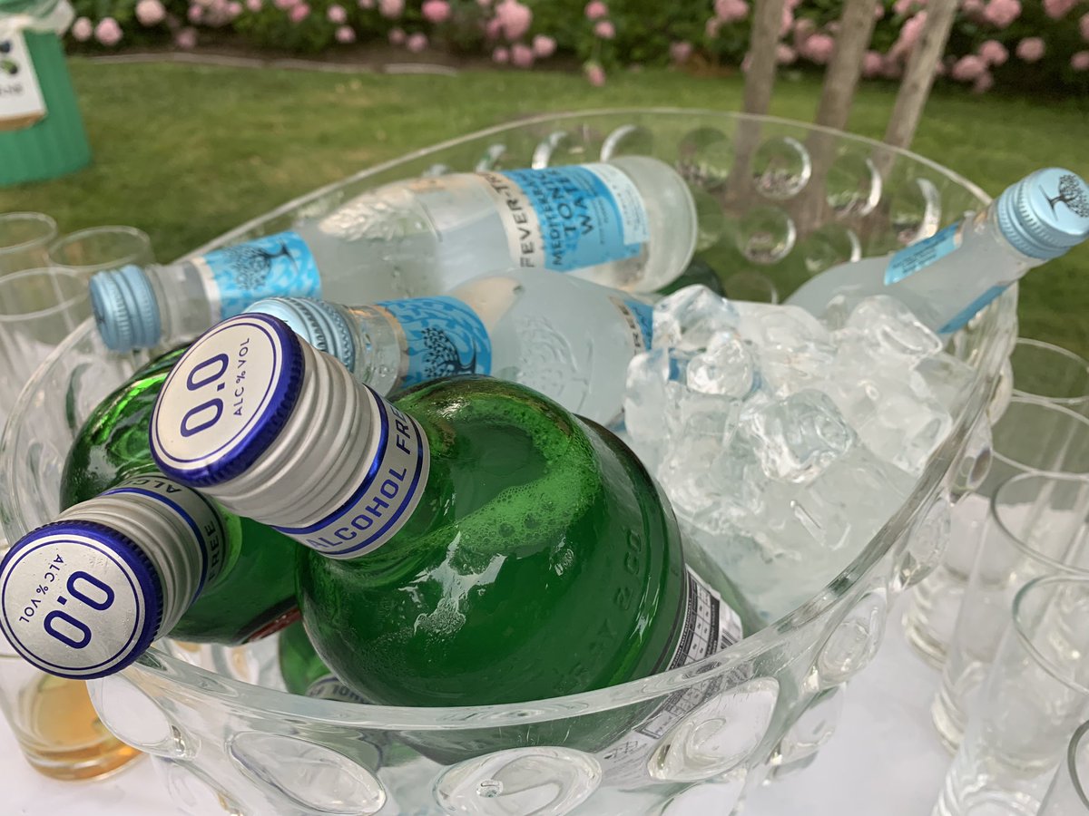 A true 🇬🇧 Garden Party wouldn't be the same without a refreshing drink: thank you to @beerfellas @diageo_news #fevertree @PimmsG for supporting us on this very special evening to mark the #RomeKBP