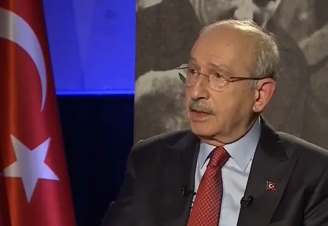 Kılıçdaroğlu: Ben 'Genel başkanlığa adayım' demem. 

Aday gösterilirsem ayrı bir şey, delegelerin iradesine ipotek koyamam.