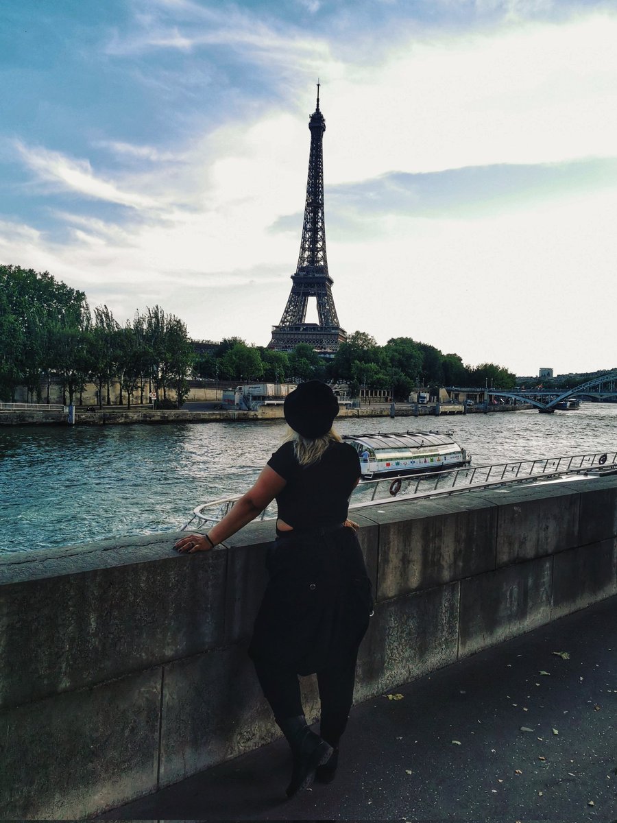 DEATHBL00MSVA's tweet photo. 🇫🇷 Happening right now🇫🇷

“Breathe Paris in. It nourishes the soul.”

#BloomsTrip #EUtrip #BloomsInParis #EiffelTower https://t.co/q7DaXRsa9K