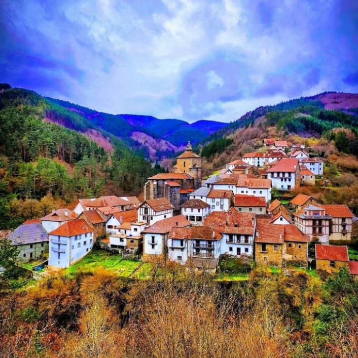 Uztárroz, Navarra 😍

#JoyasYVillasDeEspaña🇪🇦