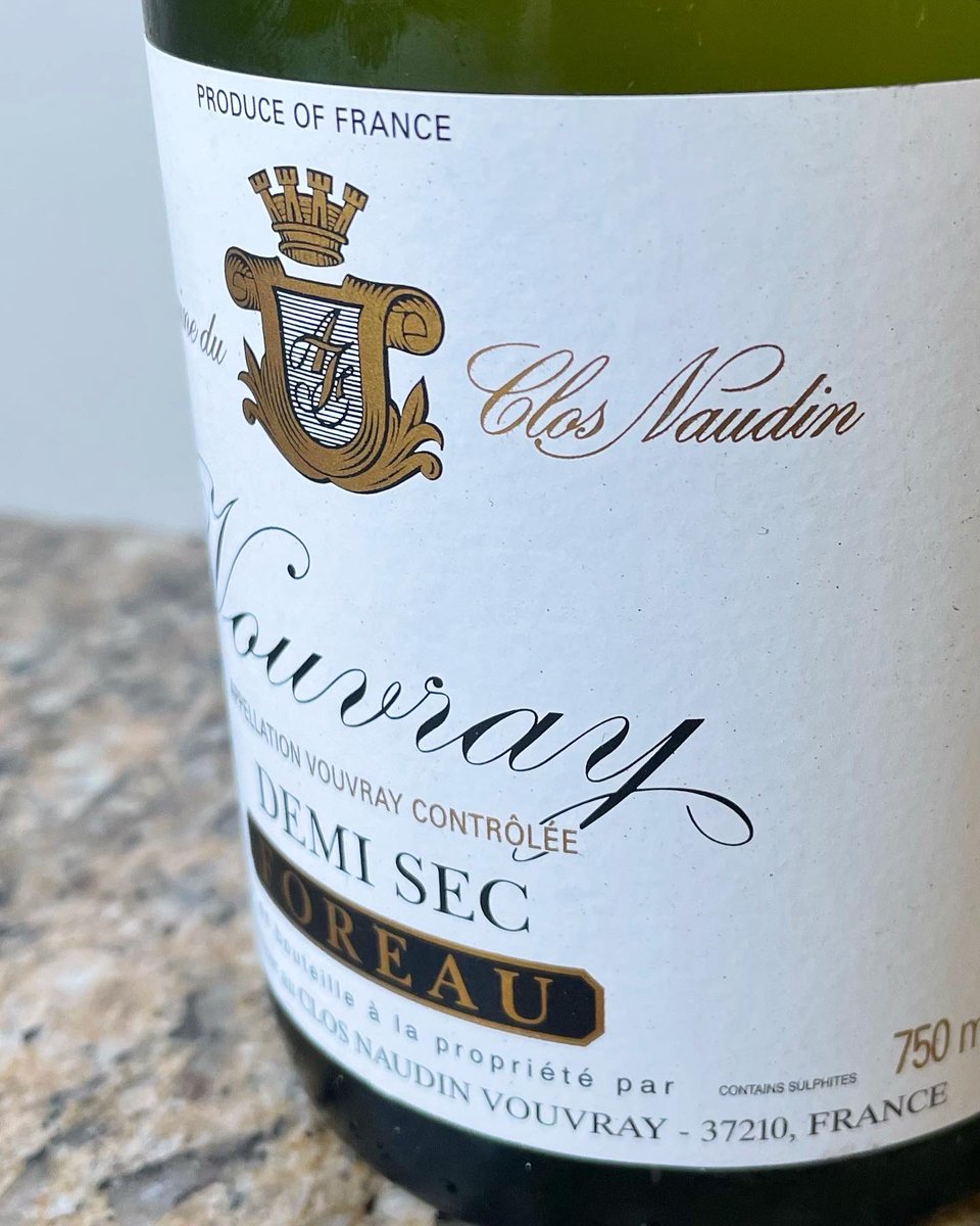 On the menu tonight, chicken kebabs, and this, from a great demi-sec vintage. #vouvray #cheninblanc #drinkchenin #fandechenin #philippeforeau #wine