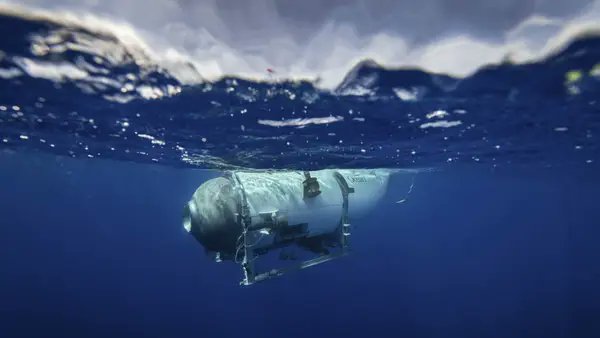 visaoamplanoti's tweet photo. 🚨 URGENTE 🚨
.
.
.
Destroços são de 'estrutura de pouso' e 'tampa traseira' do submarino, segundo a BCC.

EM BREVE MAIS INFORMAÇÕES!!

#bbcnews #sousmarin #submarino #Titanic #Titan #OceanGate #Submersible https://t.co/Jzv5ZPq3cC