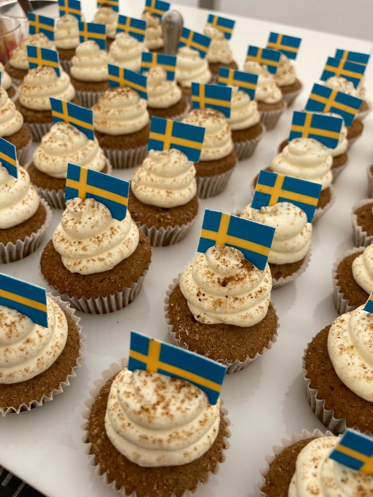 Auf den Willkommensgruß vom Bundesminister der Finanzen <a href="/c_lindner/">Christian Lindner</a> folgte ein Gespräch zwischen Staatssekretär Heiko Thoms &amp; den Botschaftern <a href="/PerThoeresson/">PerThoeresson</a> &amp; Ricardo Martínez. Anschließend gab es ein Konzert mit 🇸🇪 <a href="/JakobsCornelia/">Cornelia Jakobs</a> &amp; 🇪🇸 @LAS_MIGAS &amp; viele interessante Gespräche.