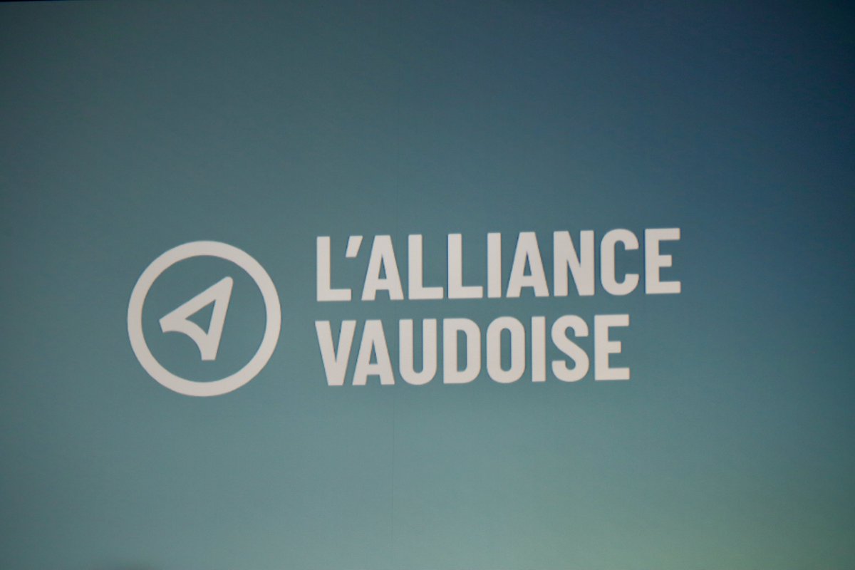 VincentArlettaz's tweet photo. 🔵 #PLRVD – L'occasion d'entendre aussi les candidats de l'Alliance vaudoise (avec un nouveau visuel), Pascal #Broulis et @michael_buffat.
#EF2023 #EF23 https://t.co/upbQhSJtc3