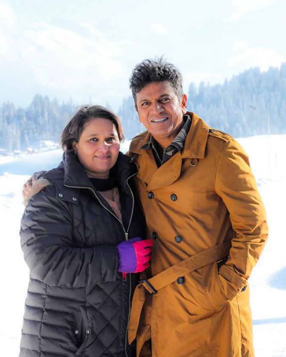 IamHCB's tweet image. On the occasion of #GeethaShivarajKumar &apos;s birthday @NimmaShivanna posted a charming photograph of himself with his wife

#Shivanna #Shivarajkumar
