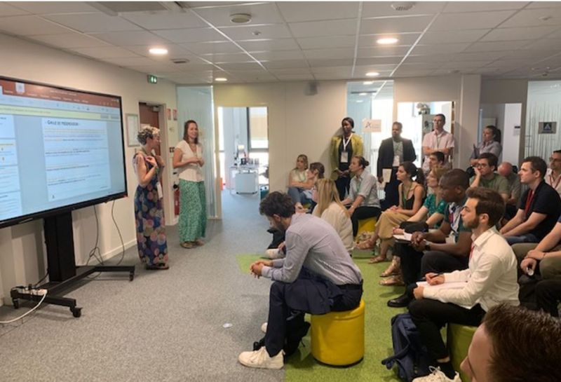 [🎬De diplômé à jeune actif]
Merci à Satys <a href="/Airbus/">Airbus</a> <a href="/navalgroup/">Naval Group</a> <a href="/BaldwinPartners/">Baldwin Partners</a> <a href="/Leclerc/">E.Leclerc</a> <a href="/LPNews_PDL/">La Poste Groupe PDL</a> <a href="/AmarrisGroupe/">Amarris Groupe</a> <a href="/MarineNationale/">Marine nationale</a> <a href="/Gendarmerie/">Gendarmerie nationale</a> <a href="/PoliceNationale/">Police nationale</a> 
✔️Pour les conseils donnés aux jeunes présents
✔ Pour la présentation des métiers de l'engagement
<a href="/Prefet44/">Préfet des Pays de la Loire et de Loire-Atlantique</a>