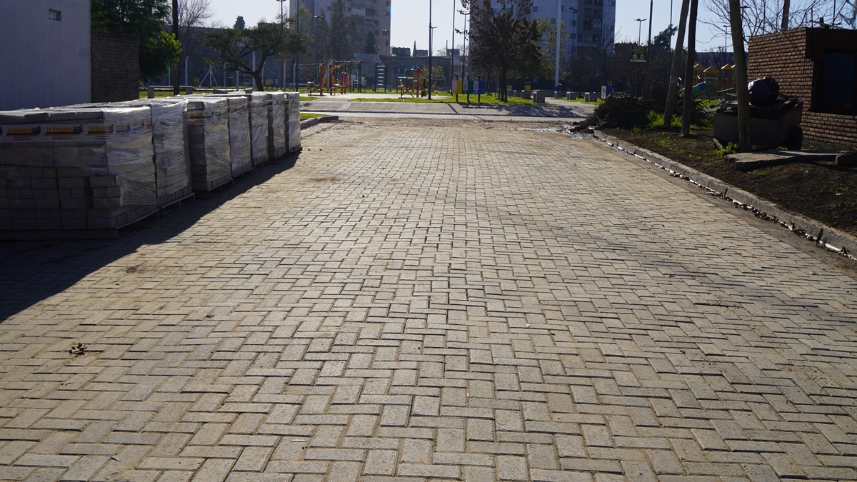MerloGob's tweet photo. La Secretaría de #Delegaciones continúa con la colocación de ladrillos de hormigón reticulados en la calle #Caminito entre Sullivan y Curie.
Mirá el #Video
https://t.co/rcOHv0h2oI
#Merlo #Merlogob #MerloCreceConVos #IntendenciaMenendez https://t.co/qRo8SAq0ta