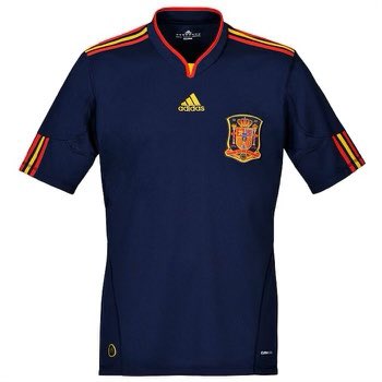 First player that comes to your mind when you see this jersey?🇪🇸