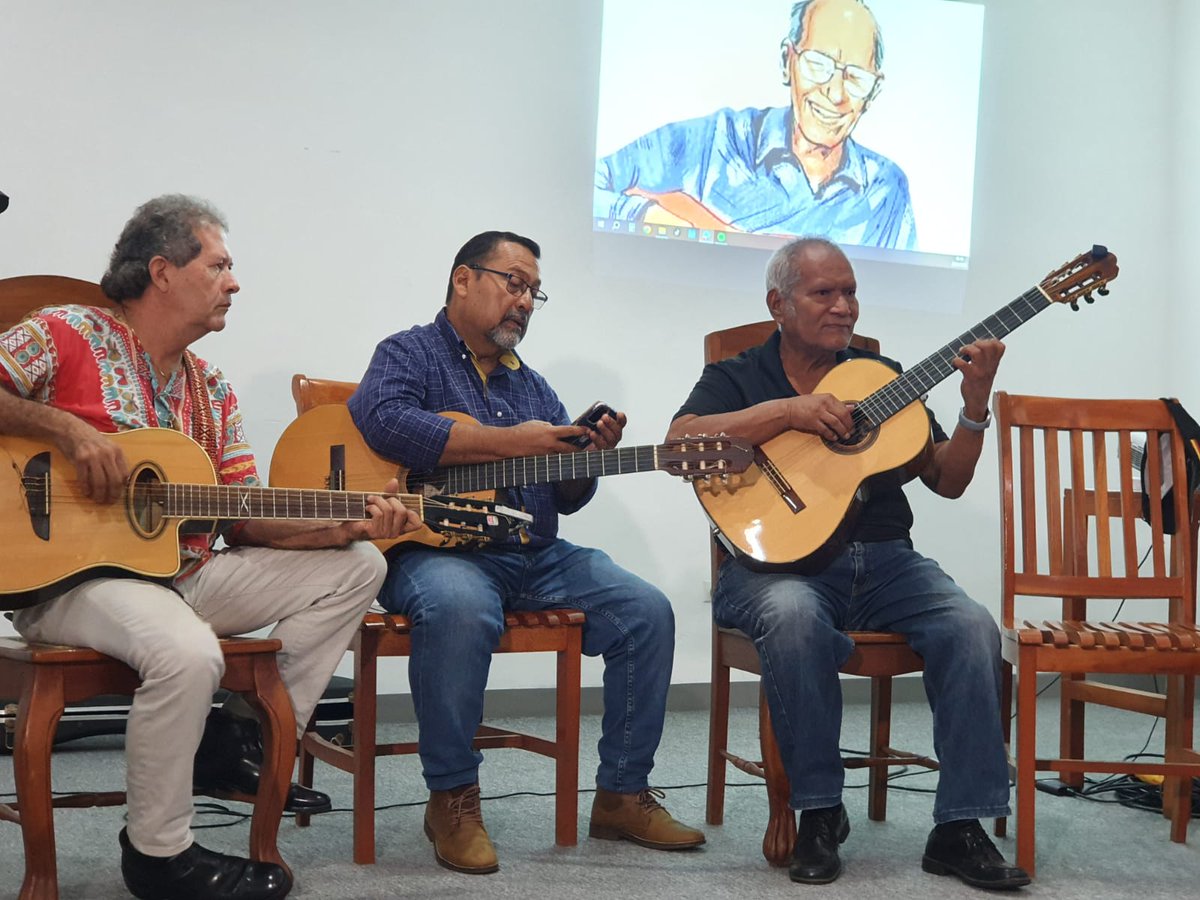 Canal4Ni's tweet photo. @alcaldia_mga rinde homenaje al padre de Son Nica, Camilo Zapata  
#noticias #nicaragua 
Vía @Tortunica  
https://t.co/kUUBNVUiab https://t.co/UafYsNTn2m