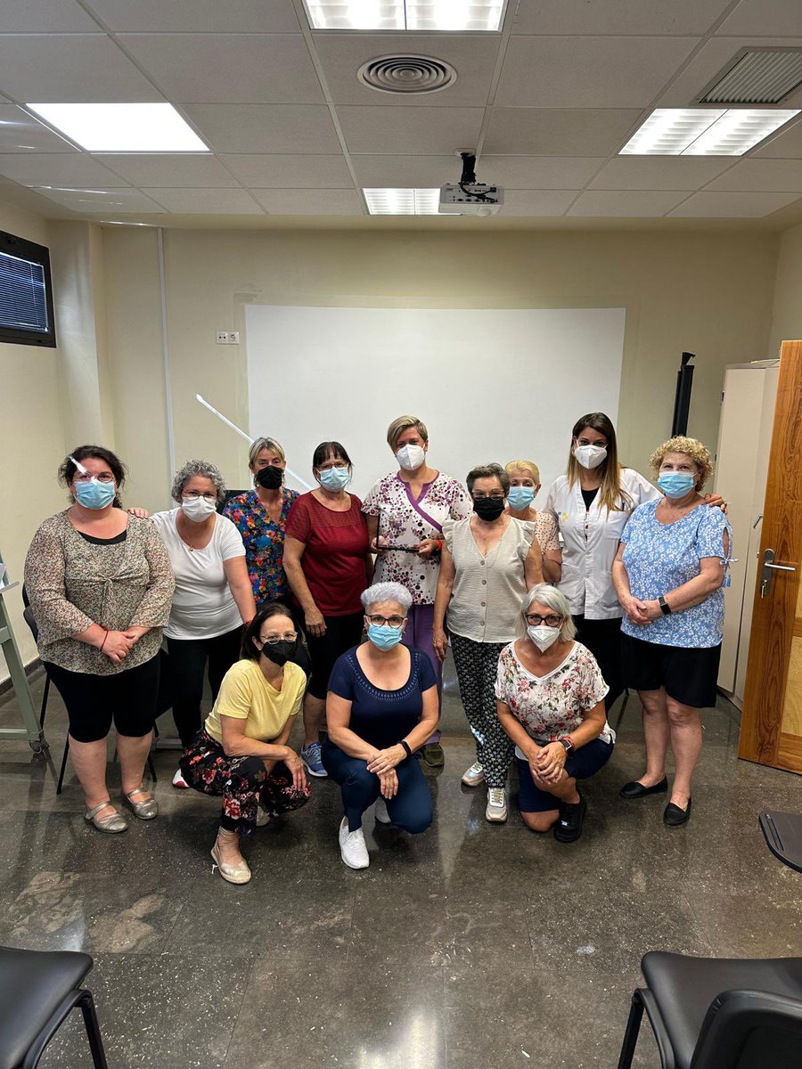 CentroDoctoral's tweet photo. Durante tres jueves, desde el #CSDoctoral, se ha trabajado en los #talleres para personas #cuidadoras el tema de #PrimerosAuxilios, de la mano de nuestras #enfermeras Mila y Aroa. Seguimos apostando por la  #Prevención y por la atención a las necesidades de la #Comunidad https://t.co/Pz5XIOoQhc