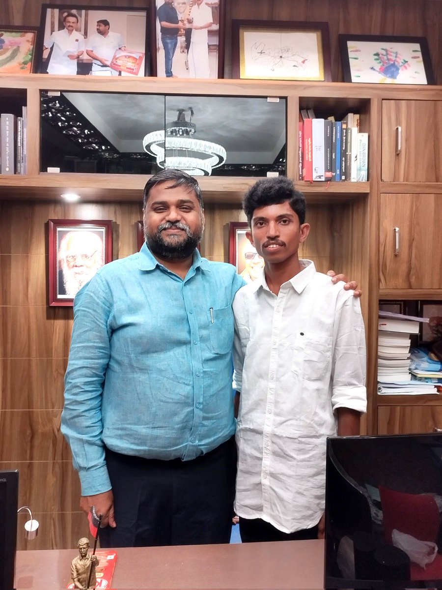 ErManikandan_A's tweet photo. வெற்று விளம்பரத்திற்காக அல்ல பதிவு; அது அவருடன் பழகிப் பார்த்தால், பார்த்தவர்களுக்கு மட்டுமே தெரியும்
அதான் தீராத அன்பு.!! ❤️
#DharmapuriMP https://t.co/HoUWUUglwi