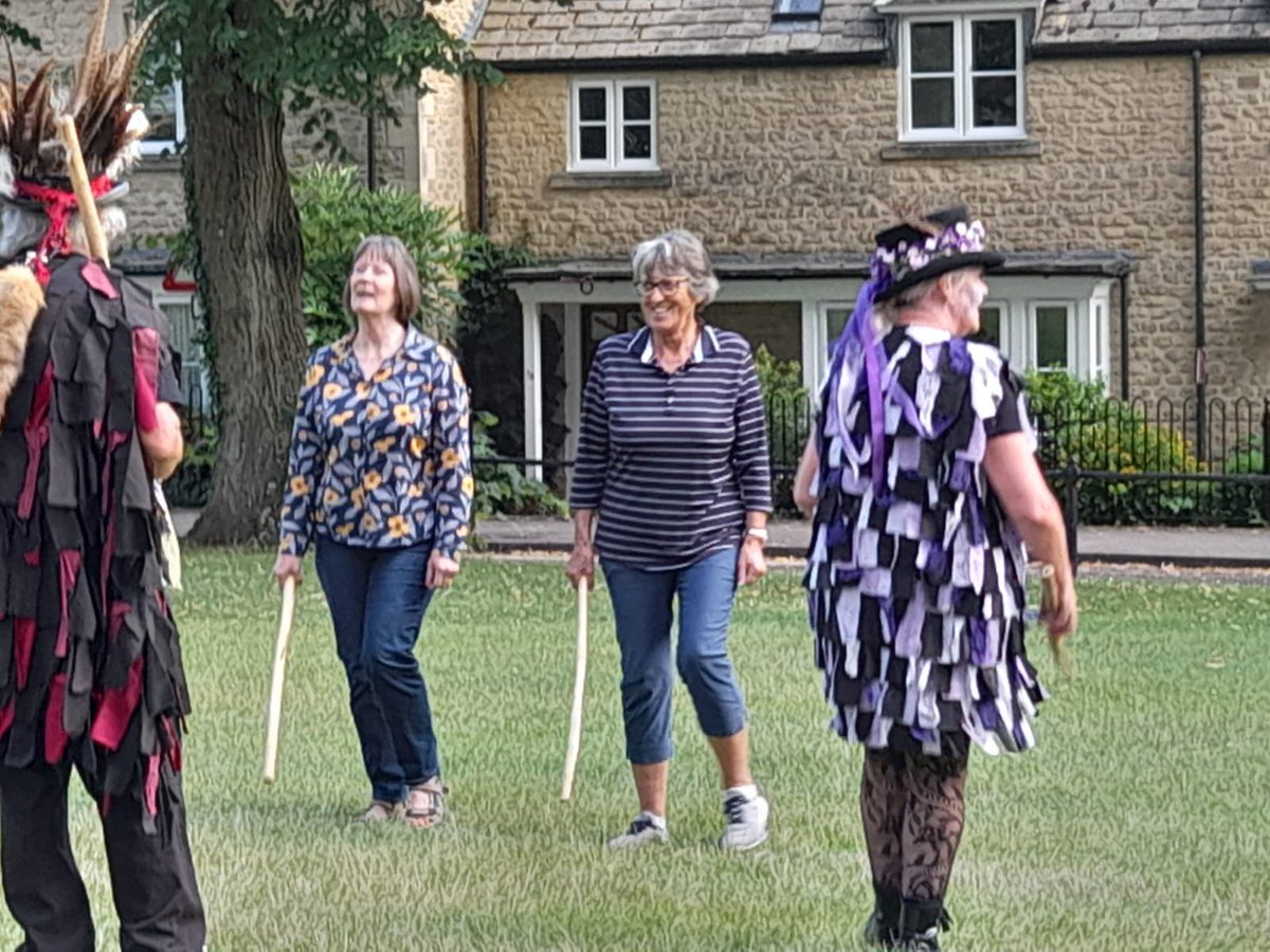 Midsummer fun at our June meeting last night with a picnic gathering on The Playing Close in the lovely early evening sunshine followed by joining in dancing with Charlbury’s Wychwayz Border Morris group. #Charlbury