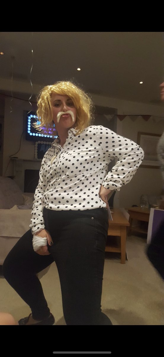 AingerLauren's tweet photo. @lemontwittor  cant wait to tickets to go on sale tomorrow for the stand up show, hope your bringing @Ginofantastico to sunny Sheffield for a lorra laughs. Bang tidy 🤣🙌😜 https://t.co/P3GNwvgFIr