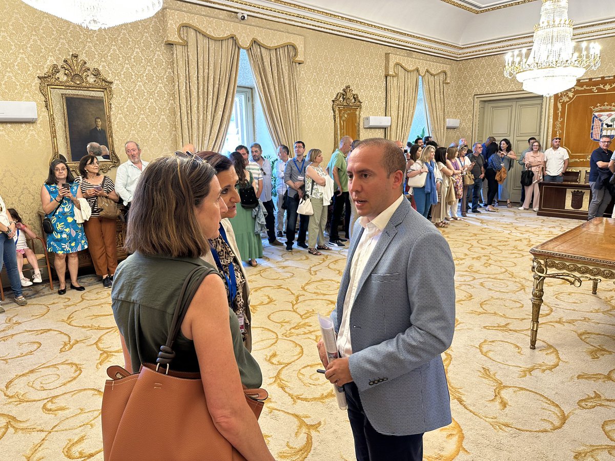 aytoSalamanca's tweet photo. 🧮 La Asociación Española de Profesores Universitarios de Matemáticas para la Economía y la Empresa (@ASEPUMA1) ha elegido Salamanca para sus XXXI Jornadas y su XIX Encuentro Internacional.

👏 El concejal de Educación, Luis Sánchez, les ha recibido en el Ayuntamiento https://t.co/fY2fJ18Mok